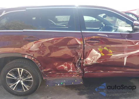 2017 Toyota Highlander Le z USA, uszkodzony, nr VIN 5TDZARFH7HS032281